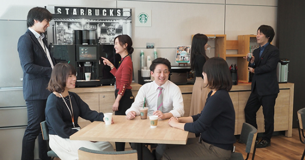 We Proudly Serve Starbucks™」導入企業様 突撃取材！ - オフィスのミカタ